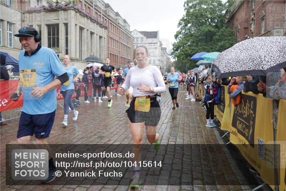 13.09.2026 - Kiel Lauf Yannick Fuchs http://msf.ph/oto/10415614 13.09.2026 10:47:37 Ziel 335, 365, 917, 1944, 3306, 3512, 3565, 3745, 4077, 4096, 4149, 4187, 5239, 5573, 5787, 5980, 6005, 6235, 6384, 6792, 6940, 6946, 6949, 6978, 7632, 8309, 9104, 9643, 9946, 9959, 10115, 10651, 10720, 11271, 11382, 11724, 12377, 12498, 116, 365, 816, 821, 1107, 1280, 1367, 1563, 1674, 1803, 2000, 2183, 2185, 2429, 2713, 2947, 3064, 3136, 3183, 3463, 3745, 4070, 4149, 4150, 4187, 4380, 4450, 4531, 4773, 4789, 5089, 5195, 5424, 5505, 5649, 5914, 6142, 6742, 6981, 7288, 8058, 85 meine-sportfotos.de