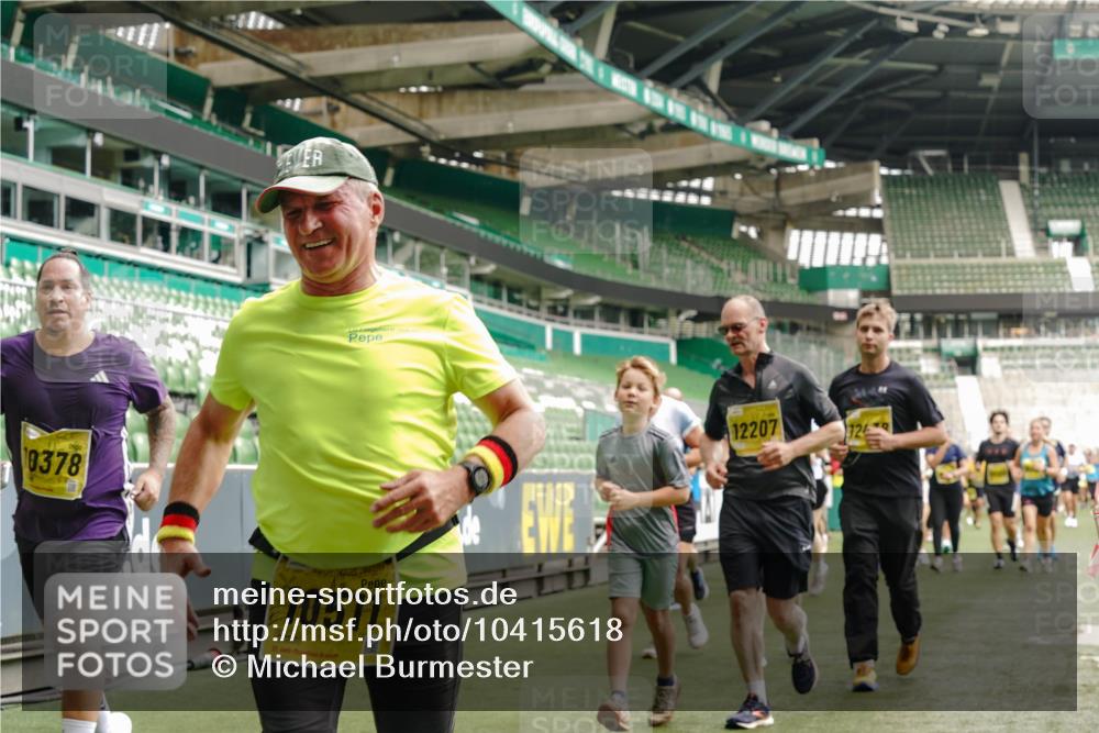 13.09.2026 - 21. swb-Marathon Bremen Michael Burmester http://msf.ph/oto/10415618 13.09.2026 10:41:44 Laufen im Stadion 10148, 10155, 10163, 10213, 10247, 10313, 10321, 10330, 10354, 10395, 10396, 10399, 10406, 10414, 10417, 10419, 10422, 10424, 10435, 10455, 10461, 10462, 10483, 10490, 10519, 10527, 10545, 10546, 10547, 10582, 10586, 10611, 10644, 10665, 10694, 10705, 10706, 10719, 10722, 10766, 10768, 10776, 10804, 10854, 10859, 10889, 10909, 10963, 10977, 11026, 11027, 11043, 11048, 11078, 11084, 11085, 11090, 11097, 11098, 11140, 11192 meine-sportfotos.de