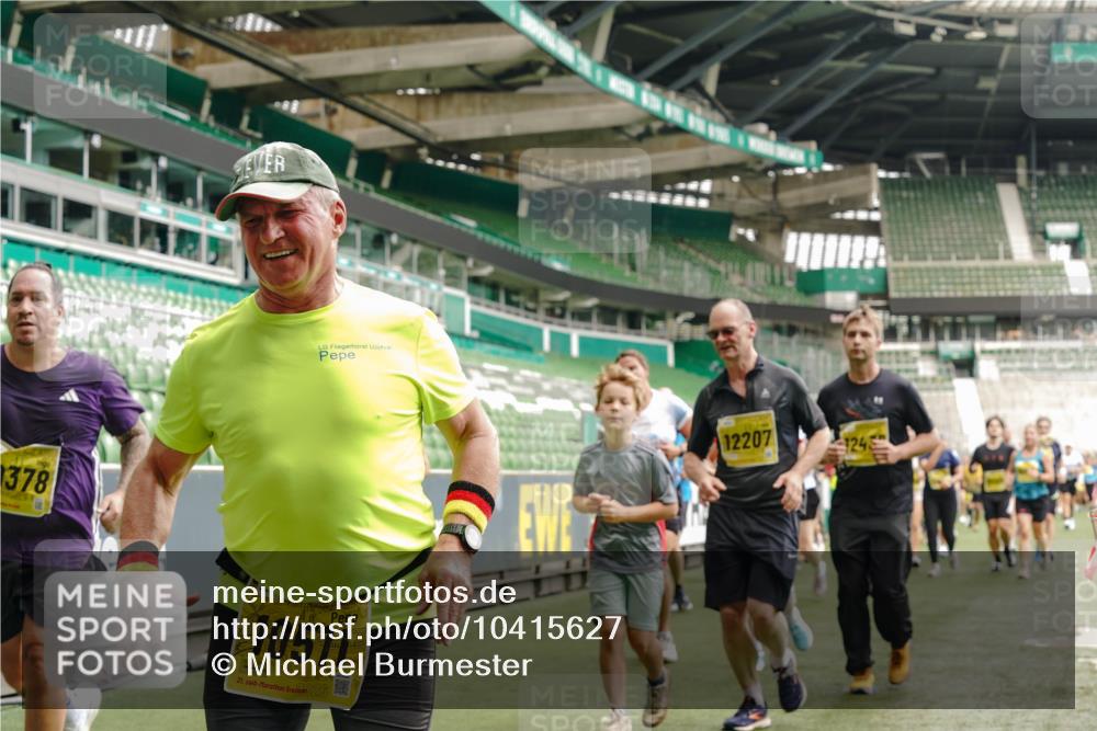 13.09.2026 - 21. swb-Marathon Bremen Michael Burmester http://msf.ph/oto/10415627 13.09.2026 10:41:44 Laufen im Stadion 10148, 10155, 10163, 10213, 10247, 10313, 10321, 10330, 10354, 10395, 10396, 10399, 10406, 10414, 10417, 10419, 10422, 10424, 10435, 10455, 10461, 10462, 10483, 10490, 10519, 10527, 10545, 10546, 10547, 10582, 10586, 10611, 10644, 10665, 10694, 10705, 10706, 10719, 10722, 10766, 10768, 10776, 10804, 10854, 10859, 10889, 10909, 10963, 10977, 11026, 11027, 11043, 11048, 11078, 11084, 11085, 11090, 11097, 11098, 11140, 11192 meine-sportfotos.de
