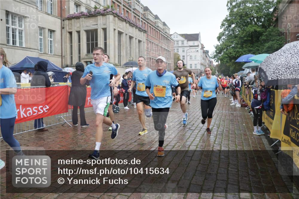 13.09.2026 - Kiel Lauf Yannick Fuchs http://msf.ph/oto/10415634 13.09.2026 10:47:38 Ziel 335, 917, 1944, 3306, 3512, 3565, 4077, 4096, 5239, 5573, 5787, 5980, 6005, 6036, 6235, 6384, 6792, 6940, 6946, 6949, 6978, 7632, 9104, 9643, 9946, 9959, 10115, 10651, 10720, 11271, 11382, 11724, 12377, 12498, 12593, 116, 365, 816, 821, 917, 1107, 1280, 1367, 1563, 1674, 1803, 2000, 2183, 2185, 2429, 2713, 2947, 3064, 3136, 3183, 3463, 3745, 4070, 4149, 4150, 4187, 4380, 4450, 4531, 4773, 4789, 5089, 5195, 5424, 5505, 5649, 5914, 6142, 6235, 6742, 6792, 6981, 7288, 8058, 85 meine-sportfotos.de
