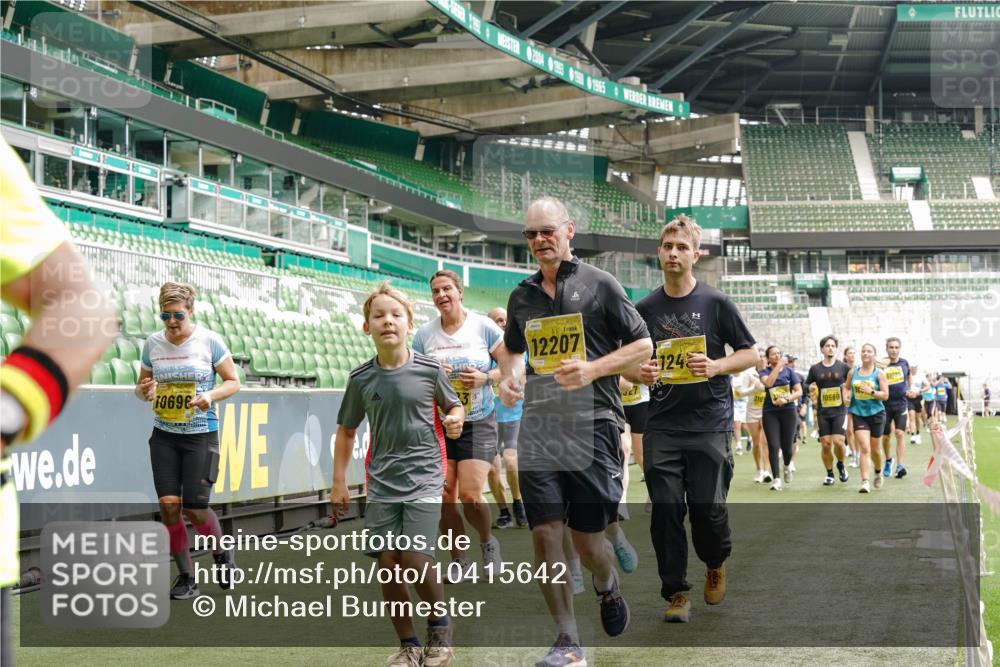 13.09.2026 - 21. swb-Marathon Bremen Michael Burmester http://msf.ph/oto/10415642 13.09.2026 10:41:45 Laufen im Stadion 10148, 10155, 10163, 10213, 10247, 10313, 10321, 10330, 10354, 10395, 10396, 10399, 10406, 10414, 10417, 10419, 10422, 10424, 10435, 10455, 10461, 10462, 10483, 10490, 10519, 10527, 10545, 10546, 10547, 10582, 10586, 10611, 10644, 10665, 10694, 10705, 10706, 10719, 10722, 10766, 10768, 10776, 10804, 10854, 10859, 10889, 10909, 10963, 10977, 11026, 11027, 11041, 11043, 11048, 11078, 11084, 11085, 11090, 11097, 11098, 11140, 11192 meine-sportfotos.de