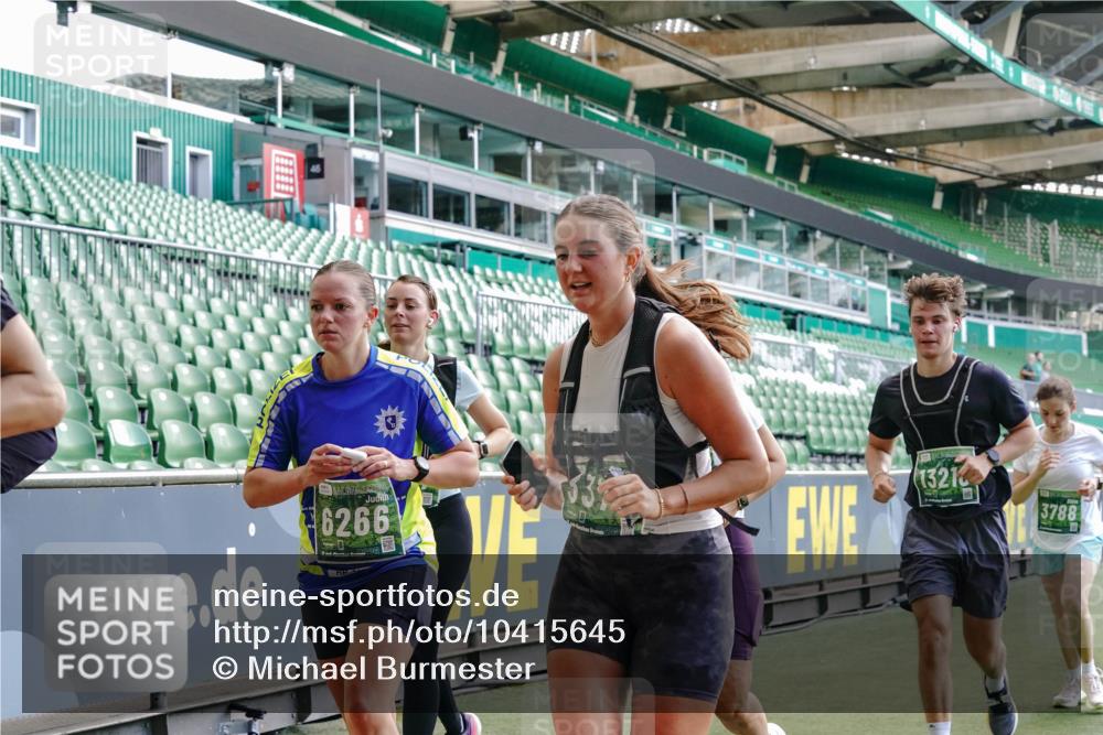13.09.2026 - 21. swb-Marathon Bremen Michael Burmester http://msf.ph/oto/10415645 13.09.2026 13:19:24 Laufen im Stadion 333, 404, 464, 486, 512, 546, 732, 753, 837, 921, 938, 1066, 1156, 1431, 1506, 1756, 1765, 1815, 1844, 1868, 1916, 2028, 2056, 2123, 2137, 2224, 2240, 2294, 2315, 2357, 2358, 2453, 2533, 2557, 2563, 2614, 2622, 2626, 2689, 2694, 2695, 2702, 2703, 2722, 2756, 2786, 2843, 2845, 2849, 2857, 2879, 2880, 2893, 2944, 2983, 2999, 3031, 3046, 3059, 3072, 3096, 3100, 3116, 3146, 3189, 3198, 3210, 3243, 3263, 3285, 3287, 3310, 3315, 3476, 3537, 3619, 3633, 3740, 3879, 4478 meine-sportfotos.de