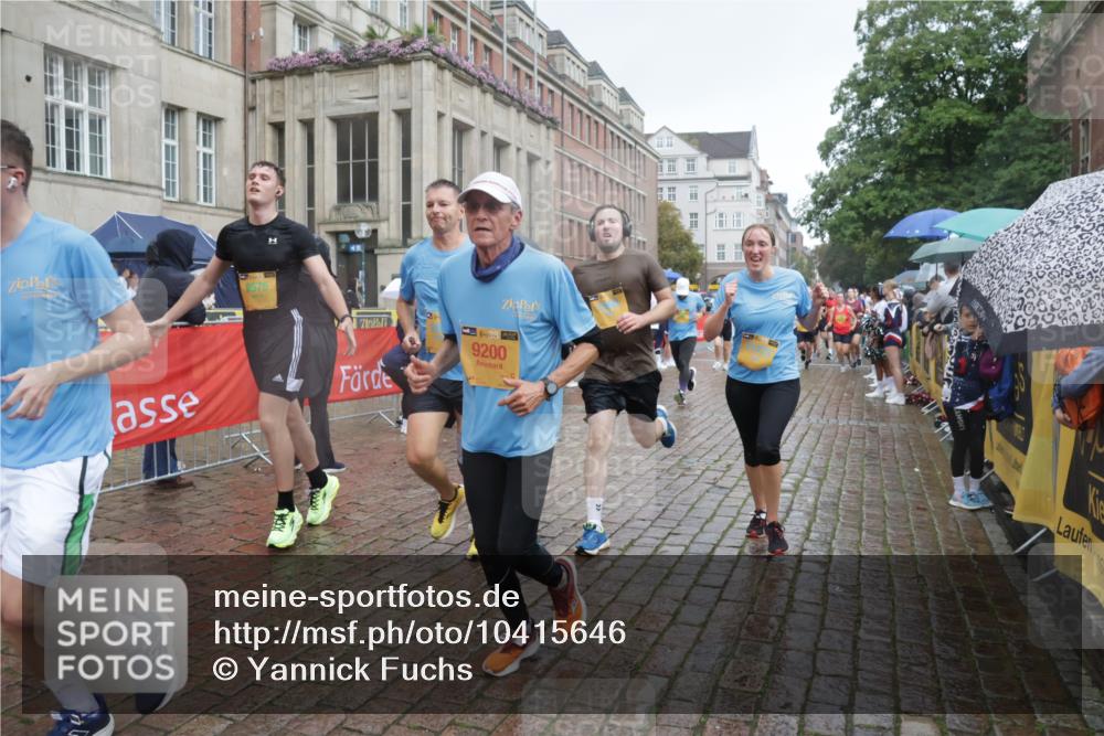13.09.2026 - Kiel Lauf Yannick Fuchs http://msf.ph/oto/10415646 13.09.2026 10:47:39 Ziel 335, 1944, 3306, 3512, 3565, 4077, 4096, 4583, 5239, 5573, 5787, 5980, 6005, 6036, 6384, 6904, 6940, 6946, 6949, 6978, 7632, 9104, 9643, 9946, 10115, 10651, 10720, 11271, 11382, 11705, 11724, 12377, 12498, 12593, 116, 365, 816, 821, 917, 1107, 1280, 1367, 1563, 1674, 1803, 2000, 2183, 2185, 2429, 2713, 2947, 3064, 3136, 3183, 3463, 3512, 3745, 4070, 4149, 4150, 4187, 4380, 4450, 4531, 4773, 4789, 5089, 5195, 5239, 5505, 5649, 5914, 6142, 6235, 6792, 6981, 7288, 8058, 85 meine-sportfotos.de