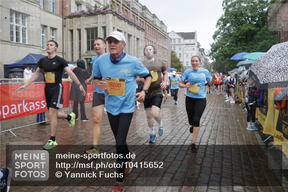 13.09.2026 - Kiel Lauf Yannick Fuchs http://msf.ph/oto/10415652 13.09.2026 10:47:39 Ziel 335, 1944, 3306, 3512, 3565, 4077, 4096, 4583, 5239, 5573, 5787, 5980, 6005, 6036, 6384, 6904, 6940, 6946, 6949, 6978, 7632, 9104, 9643, 9946, 10115, 10651, 10720, 11271, 11382, 11705, 11724, 12377, 12498, 12593, 116, 365, 816, 821, 917, 1107, 1280, 1367, 1563, 1674, 1803, 2000, 2183, 2185, 2429, 2713, 2947, 3064, 3136, 3183, 3463, 3512, 3745, 4070, 4149, 4150, 4187, 4380, 4450, 4531, 4773, 4789, 5089, 5195, 5239, 5505, 5649, 5914, 6142, 6235, 6792, 6981, 7288, 8058, 85 meine-sportfotos.de