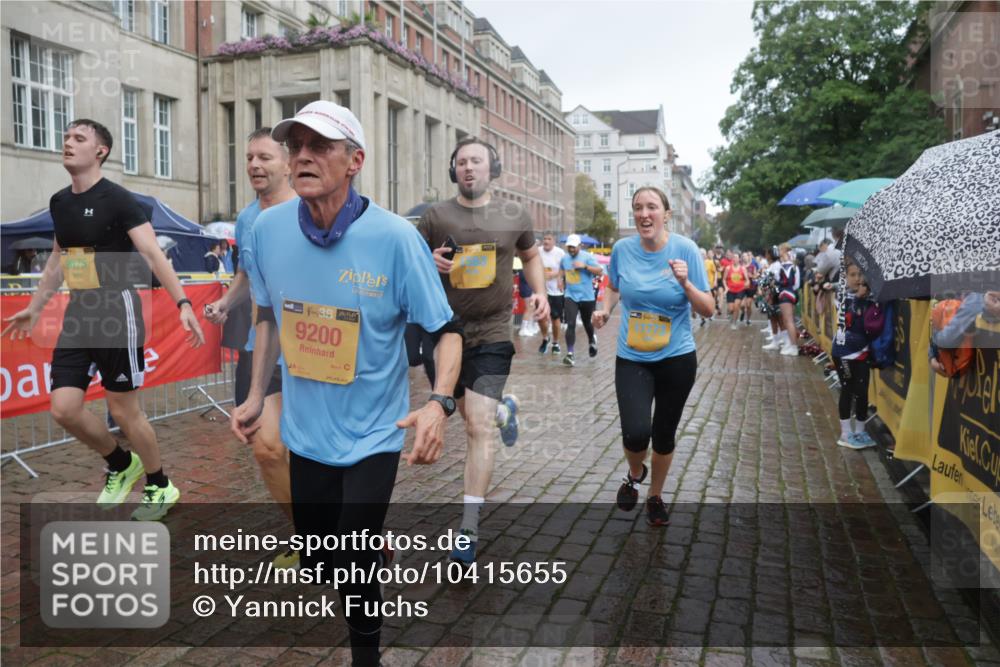 13.09.2026 - Kiel Lauf Yannick Fuchs http://msf.ph/oto/10415655 13.09.2026 10:47:39 Ziel 335, 1944, 3306, 3512, 3565, 4077, 4096, 4583, 5239, 5573, 5787, 5980, 6005, 6036, 6384, 6904, 6940, 6946, 6949, 6978, 7632, 9104, 9643, 9946, 10115, 10651, 10720, 11271, 11382, 11705, 11724, 12377, 12498, 12593, 116, 365, 816, 821, 917, 1107, 1280, 1367, 1563, 1674, 1803, 2000, 2183, 2185, 2429, 2713, 2947, 3064, 3136, 3183, 3463, 3512, 3745, 4070, 4149, 4150, 4187, 4380, 4450, 4531, 4773, 4789, 5089, 5195, 5239, 5505, 5649, 5914, 6142, 6235, 6792, 6981, 7288, 8058, 85 meine-sportfotos.de