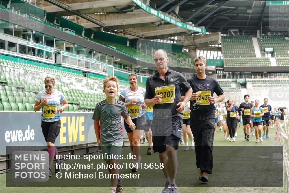 13.09.2026 - 21. swb-Marathon Bremen Michael Burmester http://msf.ph/oto/10415658 13.09.2026 10:41:45 Laufen im Stadion 10148, 10155, 10163, 10213, 10247, 10313, 10321, 10330, 10354, 10395, 10396, 10399, 10406, 10414, 10417, 10419, 10422, 10424, 10435, 10455, 10461, 10462, 10483, 10490, 10519, 10527, 10545, 10546, 10547, 10582, 10586, 10611, 10644, 10665, 10694, 10705, 10706, 10719, 10722, 10766, 10768, 10776, 10804, 10854, 10859, 10889, 10909, 10963, 10977, 11026, 11027, 11041, 11043, 11048, 11078, 11084, 11085, 11090, 11097, 11098, 11140, 11192 meine-sportfotos.de