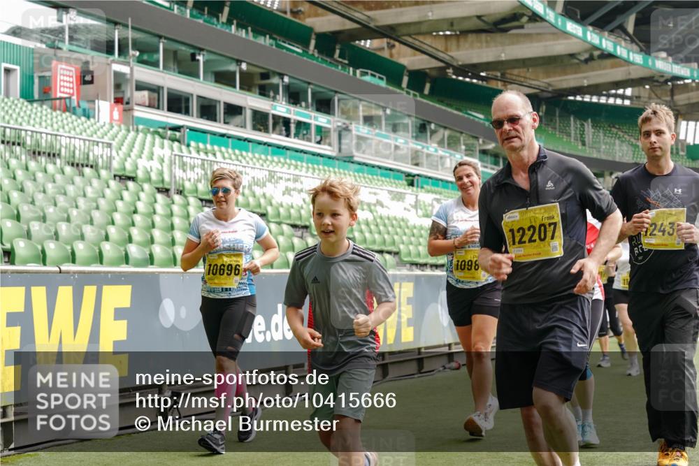 13.09.2026 - 21. swb-Marathon Bremen Michael Burmester http://msf.ph/oto/10415666 13.09.2026 10:41:46 Laufen im Stadion 10148, 10155, 10163, 10247, 10313, 10321, 10330, 10354, 10395, 10396, 10399, 10406, 10414, 10417, 10419, 10422, 10424, 10435, 10455, 10461, 10462, 10483, 10490, 10519, 10527, 10545, 10546, 10547, 10582, 10586, 10611, 10644, 10665, 10694, 10705, 10706, 10719, 10722, 10752, 10766, 10768, 10776, 10804, 10854, 10859, 10889, 10909, 10963, 10977, 11026, 11027, 11041, 11043, 11048, 11078, 11084, 11085, 11090, 11097, 11098, 11140, 11192 meine-sportfotos.de