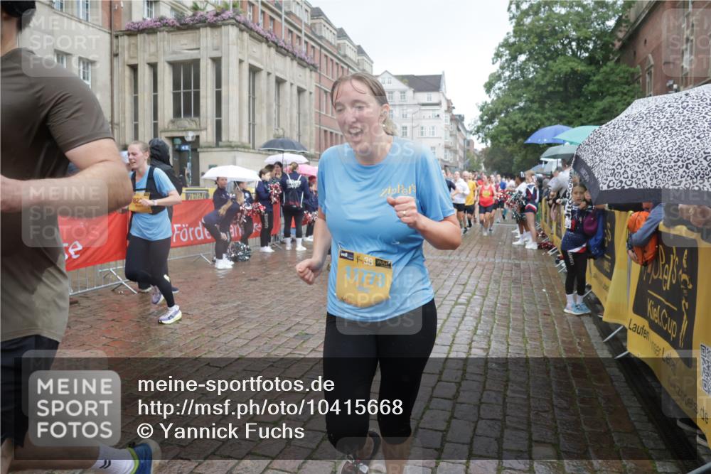 13.09.2026 - Kiel Lauf Yannick Fuchs http://msf.ph/oto/10415668 13.09.2026 10:47:40 Ziel 335, 1944, 3306, 3565, 4077, 4096, 4425, 4583, 5573, 5787, 5980, 6005, 6036, 6384, 6904, 6940, 6946, 6949, 6978, 7632, 9104, 9643, 9946, 10651, 10720, 11271, 11382, 11705, 11724, 12377, 12498, 12593, 116, 365, 821, 917, 1107, 1280, 1367, 1563, 1674, 1803, 2000, 2183, 2185, 2429, 2713, 2947, 3064, 3136, 3183, 3306, 3463, 3512, 3745, 4070, 4149, 4150, 4187, 4380, 4450, 4531, 4773, 4789, 5089, 5195, 5239, 5505, 5573, 5649, 5914, 6142, 6235, 6792, 6981, 7288, 8058, 85 meine-sportfotos.de
