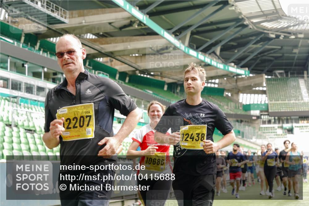 13.09.2026 - 21. swb-Marathon Bremen Michael Burmester http://msf.ph/oto/10415688 13.09.2026 10:41:47 Laufen im Stadion 10148, 10155, 10163, 10247, 10313, 10330, 10354, 10395, 10396, 10399, 10406, 10414, 10419, 10422, 10424, 10435, 10455, 10461, 10462, 10483, 10490, 10519, 10527, 10545, 10546, 10547, 10582, 10586, 10611, 10644, 10665, 10694, 10705, 10706, 10719, 10722, 10752, 10766, 10768, 10776, 10804, 10854, 10859, 10889, 10909, 10963, 10977, 11026, 11027, 11041, 11043, 11048, 11078, 11084, 11085, 11090, 11097, 11098, 11140, 11192 meine-sportfotos.de
