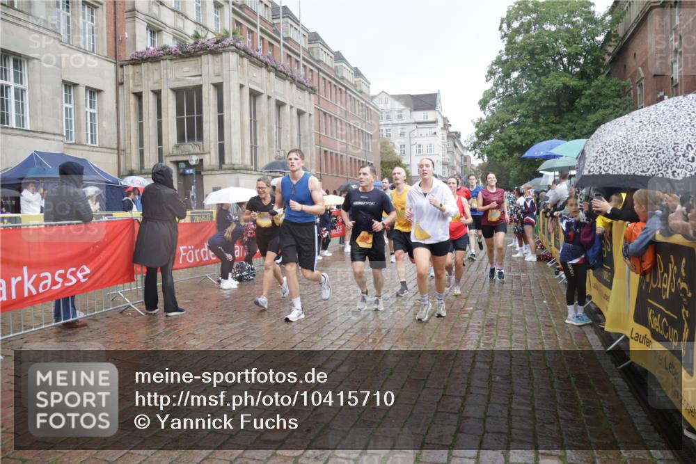 13.09.2026 - Kiel Lauf Yannick Fuchs http://msf.ph/oto/10415710 13.09.2026 10:47:42 Ziel 335, 1944, 3565, 4077, 4096, 4425, 4583, 5787, 5980, 6005, 6036, 6384, 6904, 6946, 6949, 6978, 7001, 7632, 8387, 9104, 9643, 9946, 10651, 11382, 11705, 11724, 12377, 12498, 12593, 116, 365, 821, 917, 1107, 1280, 1367, 1803, 2000, 2183, 2185, 2429, 2713, 2947, 3064, 3136, 3183, 3306, 3463, 3512, 3745, 4070, 4149, 4150, 4187, 4380, 4450, 4531, 4773, 4789, 5089, 5195, 5239, 5505, 5573, 5649, 5914, 6005, 6142, 6235, 6792, 6940, 6981, 7288, 8058, 85 meine-sportfotos.de