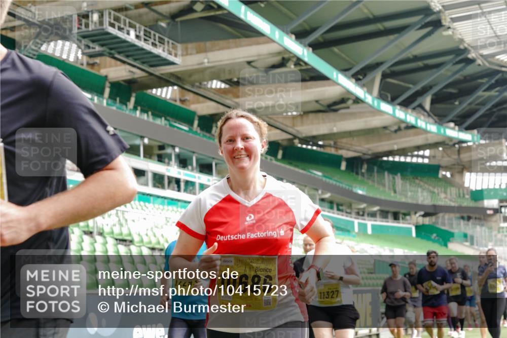 13.09.2026 - 21. swb-Marathon Bremen Michael Burmester http://msf.ph/oto/10415723 13.09.2026 10:41:48 Laufen im Stadion 10148, 10155, 10163, 10247, 10313, 10330, 10354, 10395, 10396, 10399, 10406, 10414, 10419, 10422, 10424, 10435, 10455, 10461, 10462, 10483, 10490, 10519, 10527, 10545, 10546, 10547, 10582, 10586, 10611, 10644, 10665, 10694, 10705, 10706, 10719, 10722, 10752, 10766, 10768, 10776, 10804, 10854, 10859, 10889, 10909, 10963, 10977, 11026, 11027, 11041, 11043, 11048, 11078, 11084, 11085, 11090, 11097, 11098, 11140, 11192 meine-sportfotos.de