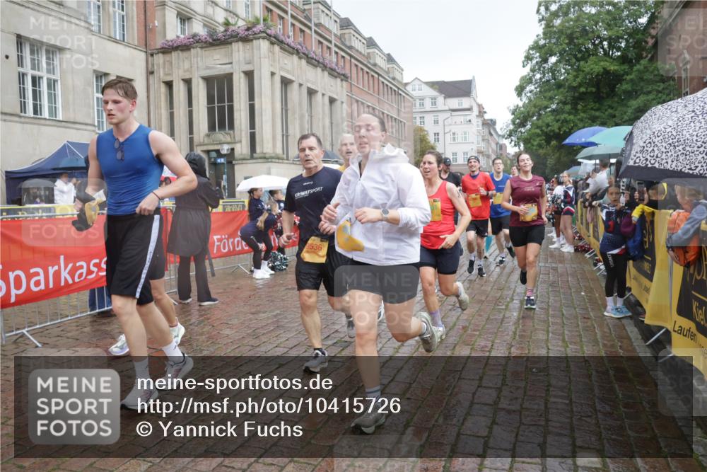 13.09.2026 - Kiel Lauf Yannick Fuchs http://msf.ph/oto/10415726 13.09.2026 10:47:43 Ziel 335, 1944, 3565, 3682, 4077, 4096, 4425, 4583, 5787, 5980, 6036, 6384, 6904, 6946, 6949, 6967, 6978, 7001, 7632, 8387, 9076, 9104, 9643, 10651, 11382, 11705, 11724, 12377, 12498, 12593, 116, 365, 821, 917, 1107, 1280, 1367, 1803, 2000, 2183, 2185, 2429, 2713, 2947, 3064, 3136, 3183, 3306, 3463, 3512, 3565, 3745, 4070, 4149, 4150, 4187, 4380, 4450, 4531, 4773, 4789, 5195, 5239, 5505, 5573, 5649, 5914, 5980, 6005, 6142, 6235, 6792, 6940, 6981, 7288, 7632, 8058, 85 meine-sportfotos.de