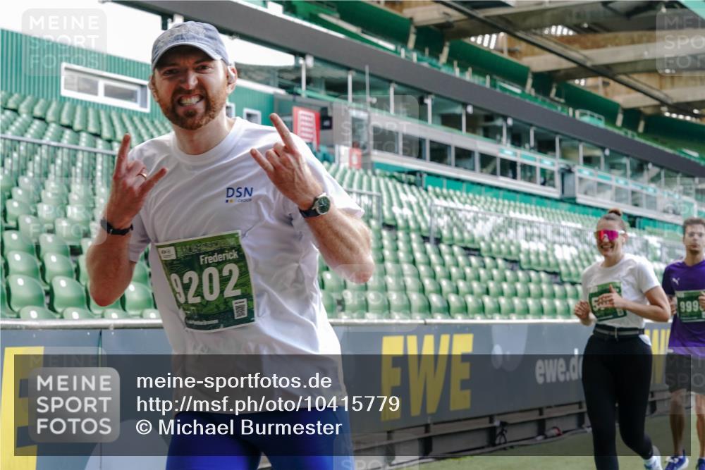 13.09.2026 - 21. swb-Marathon Bremen Michael Burmester http://msf.ph/oto/10415779 13.09.2026 13:19:27 Laufen im Stadion 333, 404, 464, 486, 512, 546, 732, 753, 921, 938, 1066, 1129, 1156, 1431, 1506, 1756, 1765, 1815, 1844, 1868, 1916, 2028, 2056, 2123, 2137, 2224, 2240, 2294, 2315, 2357, 2358, 2453, 2533, 2557, 2563, 2614, 2622, 2626, 2689, 2694, 2695, 2702, 2703, 2722, 2756, 2786, 2843, 2845, 2849, 2857, 2879, 2880, 2944, 2983, 2999, 3031, 3046, 3059, 3072, 3096, 3100, 3116, 3146, 3189, 3198, 3243, 3263, 3285, 3287, 3310, 3315, 3476, 3537, 3619, 3633, 3740, 3879, 4478 meine-sportfotos.de