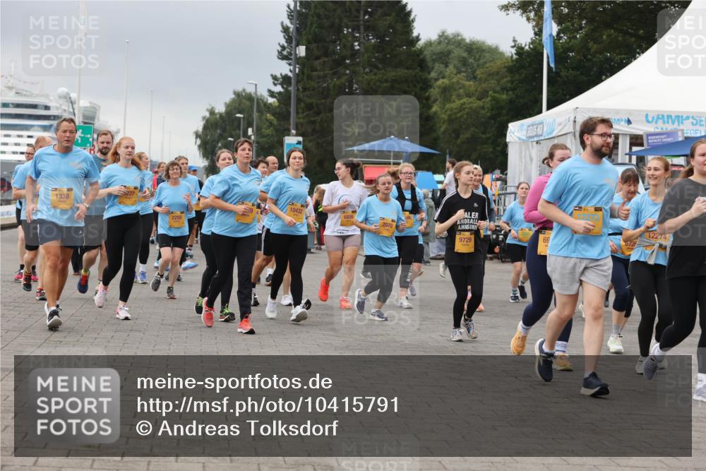 13.09.2026 - Kiel Lauf Andreas Tolksdorf http://msf.ph/oto/10415791 13.09.2026 10:06:50 Kiellinie 1338, 10432, 6806, 2070, 12274, 2250, 69, 672, 9729 meine-sportfotos.de