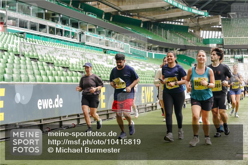 13.09.2026 - 21. swb-Marathon Bremen Michael Burmester http://msf.ph/oto/10415819 13.09.2026 10:41:51 Laufen im Stadion 10148, 10155, 10163, 10247, 10313, 10330, 10354, 10395, 10396, 10399, 10414, 10419, 10422, 10424, 10455, 10461, 10462, 10483, 10490, 10519, 10527, 10545, 10546, 10547, 10582, 10586, 10611, 10644, 10665, 10694, 10705, 10706, 10719, 10722, 10752, 10766, 10768, 10776, 10804, 10854, 10859, 10889, 10909, 10963, 10977, 11026, 11027, 11041, 11043, 11048, 11078, 11084, 11085, 11090, 11097, 11098, 11140, 11192 meine-sportfotos.de