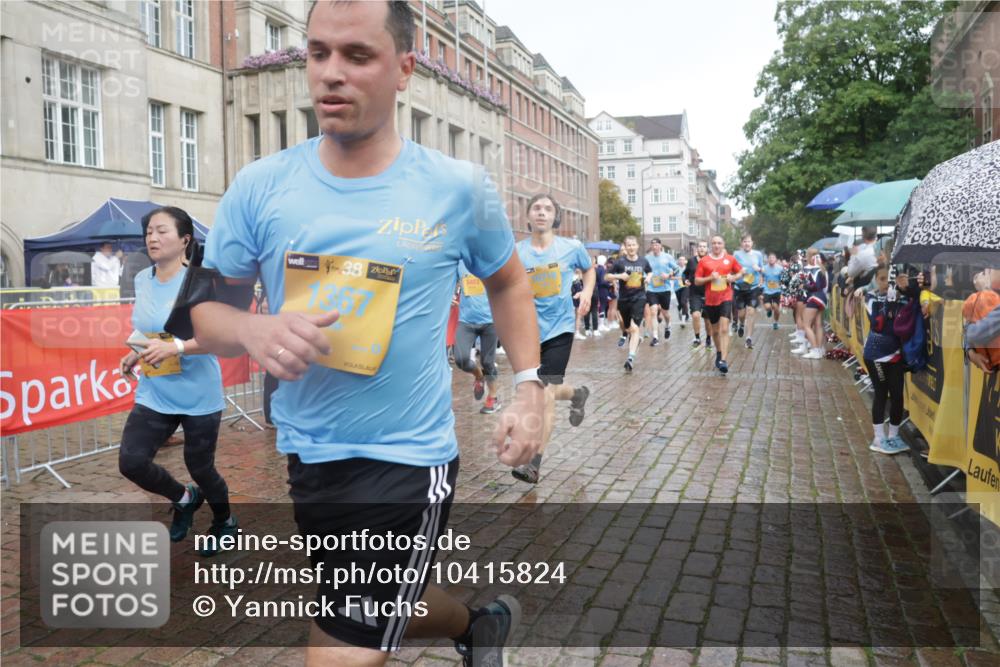 13.09.2026 - Kiel Lauf Yannick Fuchs http://msf.ph/oto/10415824 13.09.2026 10:47:49 Ziel 696, 708, 1059, 3682, 4425, 4583, 4713, 5240, 5747, 6036, 6384, 6778, 6904, 6946, 6949, 6967, 7001, 8387, 9076, 10651, 11603, 11705, 11724, 11829, 12510, 12593, 12758, 335, 365, 821, 917, 1280, 1367, 1803, 1944, 2000, 2183, 2185, 2429, 2713, 2947, 3064, 3136, 3183, 3306, 3463, 3512, 3565, 3745, 4070, 4077, 4096, 4149, 4150, 4187, 4450, 4531, 4773, 5195, 5239, 5505, 5573, 5787, 5980, 6005, 6235, 6792, 6940, 6946, 6978, 6981, 7288, 7632, 8058, 9104, 960 meine-sportfotos.de