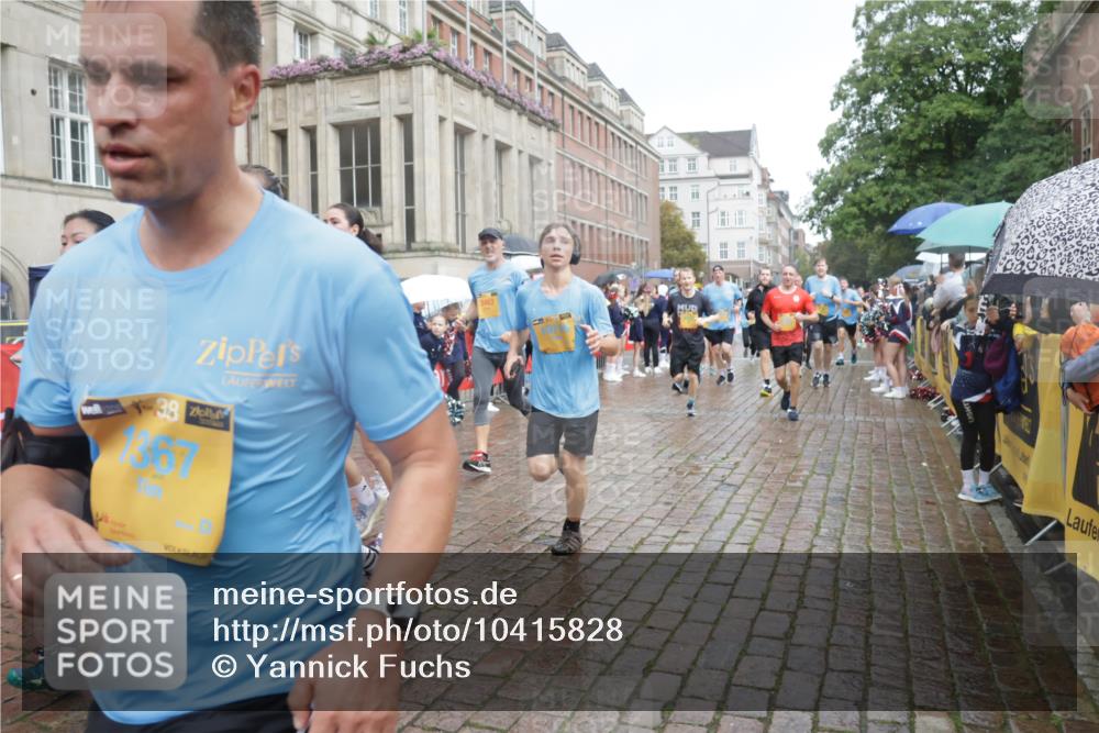 13.09.2026 - Kiel Lauf Yannick Fuchs http://msf.ph/oto/10415828 13.09.2026 10:47:49 Ziel 696, 708, 1059, 3682, 4425, 4583, 4713, 5240, 5747, 6036, 6384, 6778, 6904, 6946, 6949, 6967, 7001, 8387, 9076, 10651, 11603, 11705, 11724, 11829, 12510, 12593, 12758, 335, 365, 821, 917, 1280, 1367, 1803, 1944, 2000, 2183, 2185, 2429, 2713, 2947, 3064, 3136, 3183, 3306, 3463, 3512, 3565, 3745, 4070, 4077, 4096, 4149, 4150, 4187, 4450, 4531, 4773, 5195, 5239, 5505, 5573, 5787, 5980, 6005, 6235, 6792, 6940, 6946, 6978, 6981, 7288, 7632, 8058, 9104, 960 meine-sportfotos.de