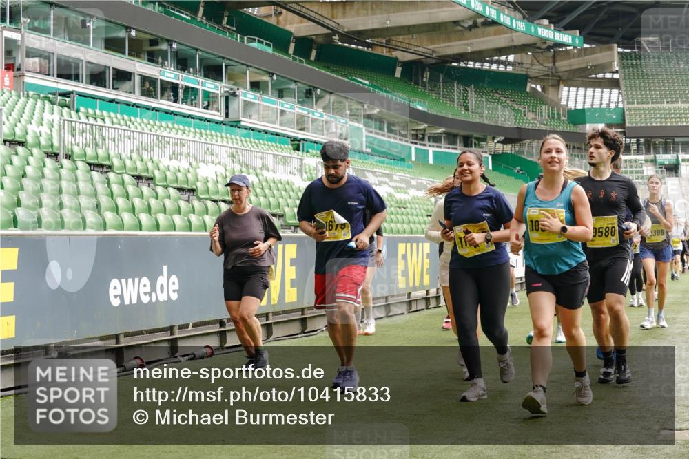 13.09.2026 - 21. swb-Marathon Bremen Michael Burmester http://msf.ph/oto/10415833 13.09.2026 10:41:51 Laufen im Stadion 10148, 10155, 10163, 10247, 10313, 10330, 10354, 10395, 10396, 10399, 10414, 10419, 10422, 10424, 10455, 10461, 10462, 10483, 10490, 10519, 10527, 10545, 10546, 10547, 10582, 10586, 10611, 10644, 10665, 10694, 10705, 10706, 10719, 10722, 10752, 10766, 10768, 10776, 10804, 10854, 10859, 10889, 10909, 10963, 10977, 11026, 11027, 11041, 11043, 11048, 11078, 11084, 11085, 11090, 11097, 11098, 11140, 11192 meine-sportfotos.de