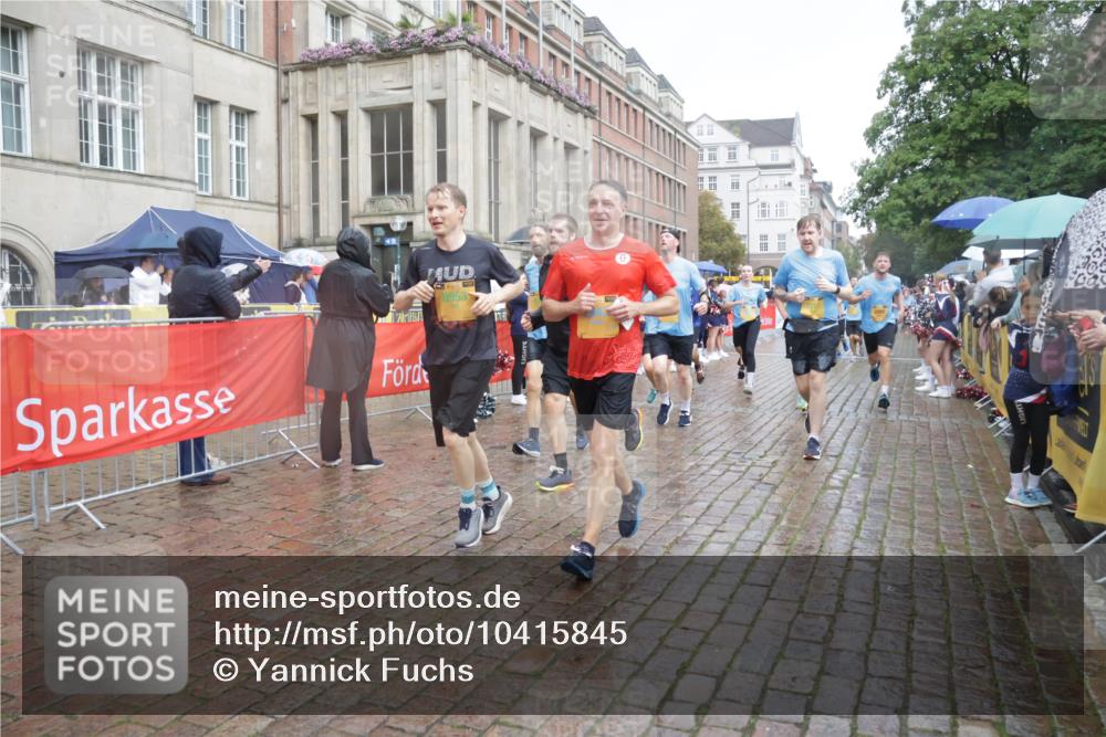 13.09.2026 - Kiel Lauf Yannick Fuchs http://msf.ph/oto/10415845 13.09.2026 10:47:51 Ziel 696, 708, 1059, 3682, 3715, 4425, 4583, 4713, 5240, 5747, 6036, 6384, 6778, 6904, 6967, 7001, 8387, 9076, 9915, 10651, 11603, 11705, 11724, 11829, 12510, 12593, 12758, 335, 365, 821, 917, 1280, 1944, 2000, 2183, 2185, 2429, 2713, 2947, 3064, 3136, 3183, 3306, 3463, 3512, 3565, 3745, 4070, 4077, 4096, 4149, 4150, 4187, 4450, 4531, 5239, 5505, 5573, 5787, 5980, 6005, 6235, 6384, 6792, 6940, 6946, 6949, 6978, 6981, 7288, 7632, 8058, 9104, 10651, 960, 1644 meine-sportfotos.de