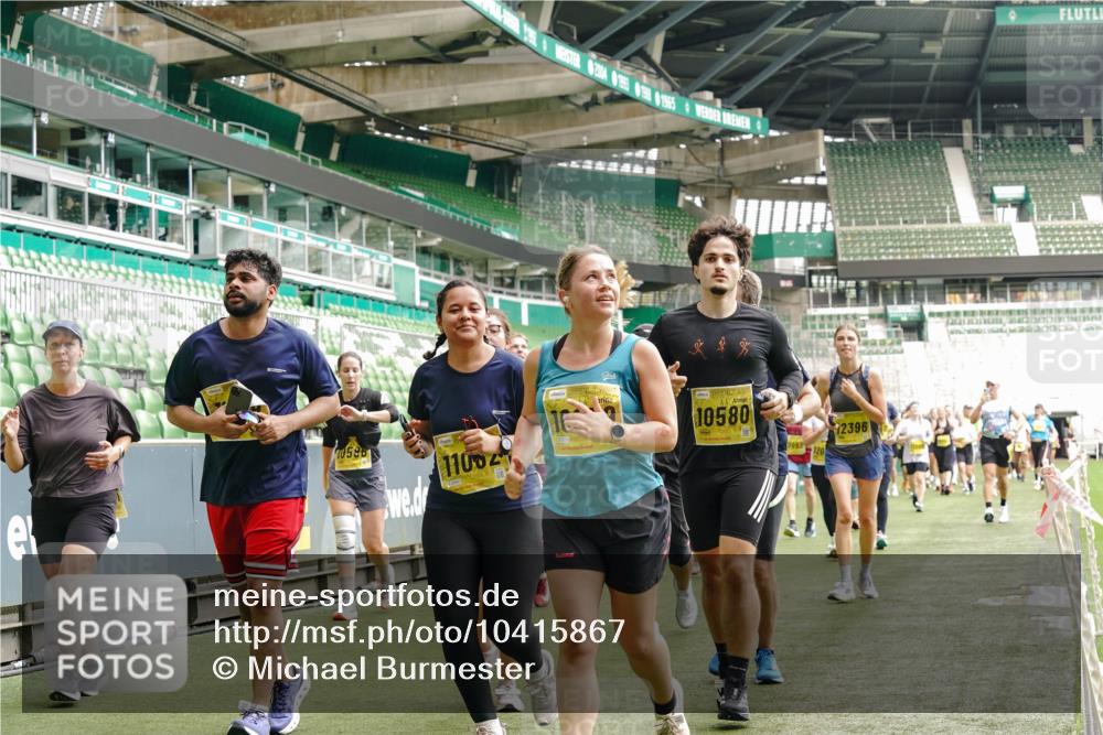 13.09.2026 - 21. swb-Marathon Bremen Michael Burmester http://msf.ph/oto/10415867 13.09.2026 10:41:52 Laufen im Stadion 10148, 10155, 10163, 10247, 10313, 10330, 10354, 10395, 10396, 10399, 10414, 10419, 10422, 10424, 10455, 10461, 10462, 10483, 10490, 10519, 10527, 10545, 10546, 10547, 10582, 10586, 10611, 10644, 10665, 10694, 10705, 10706, 10719, 10722, 10752, 10766, 10768, 10776, 10804, 10854, 10859, 10889, 10909, 10963, 10977, 11026, 11027, 11041, 11043, 11048, 11078, 11084, 11085, 11090, 11097, 11098, 11140, 11192 meine-sportfotos.de