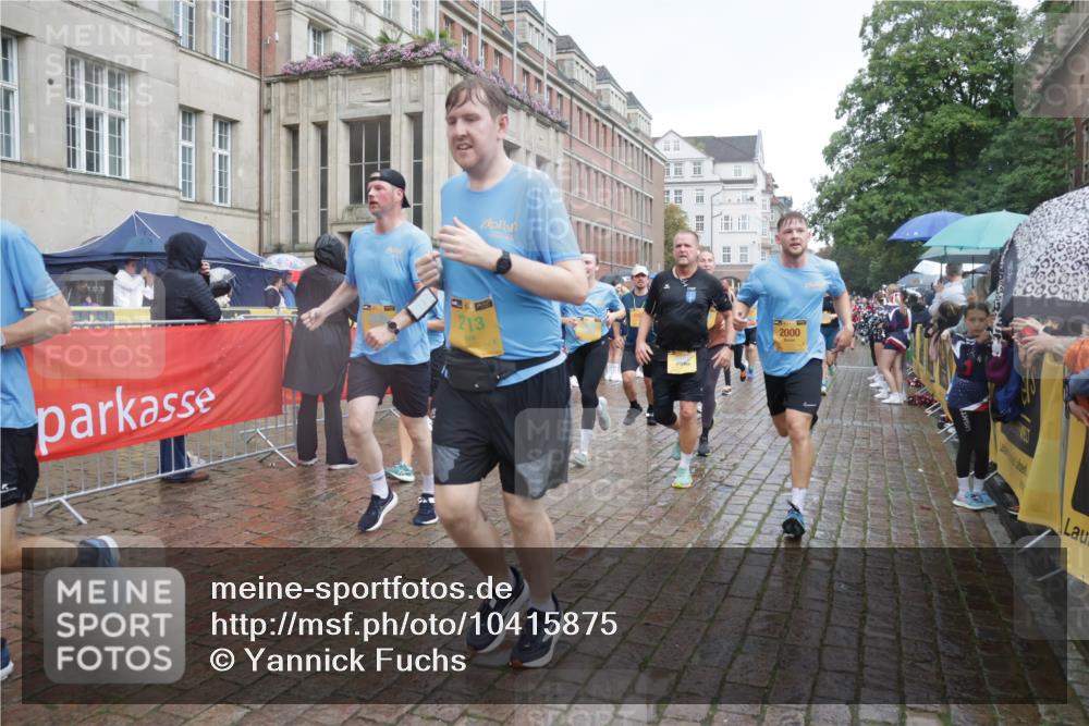 13.09.2026 - Kiel Lauf Yannick Fuchs http://msf.ph/oto/10415875 13.09.2026 10:47:52 Ziel 696, 708, 1059, 3682, 3715, 4425, 4583, 4713, 5240, 5747, 6036, 6778, 6904, 6967, 7001, 8387, 9076, 9915, 11603, 11705, 11724, 11829, 12510, 12593, 12758, 335, 365, 821, 917, 1280, 1944, 2000, 2183, 2429, 2713, 2947, 3064, 3136, 3183, 3306, 3512, 3565, 3745, 4070, 4077, 4096, 4149, 4150, 4187, 4450, 4531, 5239, 5505, 5573, 5787, 5980, 6005, 6235, 6384, 6792, 6940, 6946, 6949, 6978, 6981, 7288, 7632, 8058, 9104, 10651, 11724, 960, 1644 meine-sportfotos.de