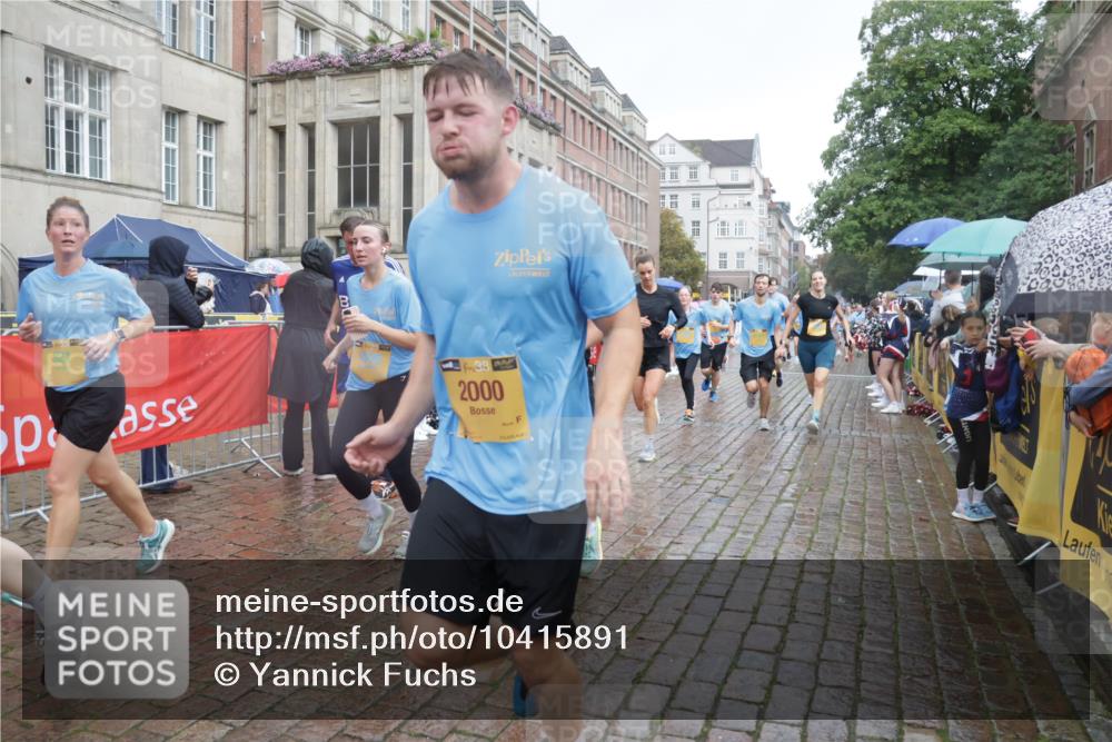 13.09.2026 - Kiel Lauf Yannick Fuchs http://msf.ph/oto/10415891 13.09.2026 10:47:53 Ziel 696, 708, 1059, 3682, 3715, 4425, 4583, 4713, 5240, 5747, 6036, 6507, 6778, 6904, 6967, 7001, 8387, 9076, 9915, 11603, 11705, 11829, 12510, 12593, 12758, 335, 365, 821, 917, 1280, 1944, 2000, 2183, 2429, 2713, 3064, 3136, 3183, 3306, 3512, 3565, 3745, 4070, 4077, 4096, 4149, 4150, 4187, 4450, 4531, 5239, 5505, 5573, 5787, 5980, 6005, 6036, 6235, 6384, 6792, 6940, 6946, 6949, 6978, 6981, 7288, 7632, 8058, 9104, 10651, 11724, 12593, 960, 1644, 2097 meine-sportfotos.de