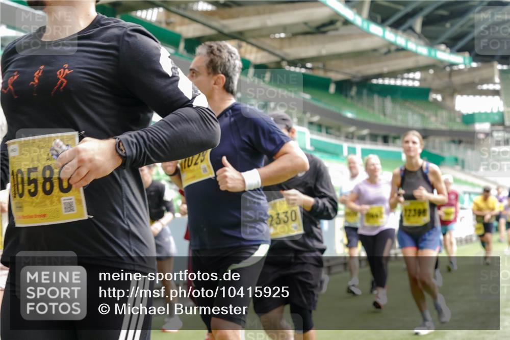 13.09.2026 - 21. swb-Marathon Bremen Michael Burmester http://msf.ph/oto/10415925 13.09.2026 10:41:55 Laufen im Stadion 10148, 10155, 10163, 10247, 10303, 10313, 10330, 10354, 10395, 10396, 10399, 10414, 10419, 10422, 10424, 10455, 10461, 10462, 10483, 10490, 10519, 10527, 10545, 10546, 10547, 10586, 10611, 10644, 10665, 10694, 10705, 10706, 10719, 10722, 10752, 10766, 10768, 10776, 10804, 10854, 10859, 10889, 10909, 10963, 10977, 11026, 11027, 11041, 11043, 11048, 11078, 11084, 11085, 11090, 11097, 11098, 11140, 11192 meine-sportfotos.de