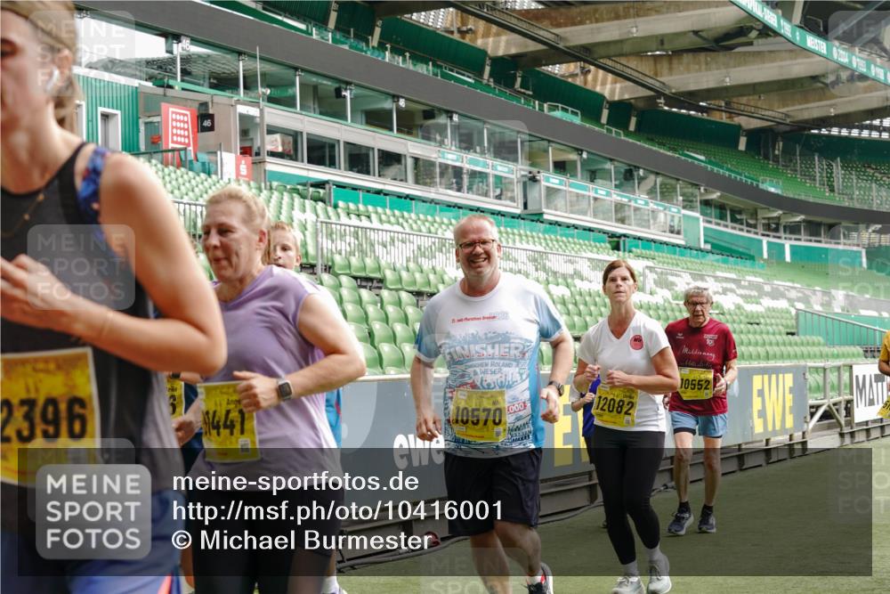 13.09.2026 - 21. swb-Marathon Bremen Michael Burmester http://msf.ph/oto/10416001 13.09.2026 10:41:58 Laufen im Stadion 10148, 10155, 10163, 10247, 10303, 10313, 10330, 10354, 10395, 10396, 10399, 10414, 10419, 10422, 10424, 10455, 10461, 10462, 10483, 10490, 10491, 10519, 10527, 10545, 10546, 10547, 10586, 10611, 10644, 10665, 10694, 10705, 10706, 10719, 10722, 10752, 10766, 10768, 10776, 10804, 10854, 10859, 10880, 10889, 10909, 10963, 10977, 11026, 11027, 11041, 11043, 11048, 11078, 11084, 11085, 11090, 11097, 11098, 11140, 11192 meine-sportfotos.de