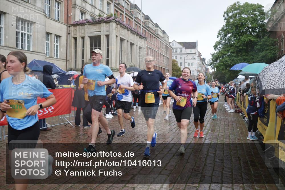13.09.2026 - Kiel Lauf Yannick Fuchs http://msf.ph/oto/10416013 13.09.2026 10:48:00 Ziel 596, 696, 708, 995, 1059, 1273, 1586, 2625, 3012, 3014, 3715, 4713, 5747, 6418, 6507, 6778, 7104, 7668, 9915, 10634, 10933, 11098, 11596, 11603, 11829, 12510, 12758, 335, 365, 708, 917, 1944, 3306, 3512, 3565, 3682, 3745, 4070, 4077, 4096, 4149, 4187, 4425, 4531, 4583, 5239, 5240, 5573, 5787, 5980, 6005, 6036, 6235, 6384, 6778, 6792, 6904, 6940, 6946, 6949, 6967, 6978, 7001, 7632, 8058, 8387, 9076, 9104, 10651, 11705, 11724, 12593, 199, 960, 1644, 2097, 2253, 2183, 4070 meine-sportfotos.de