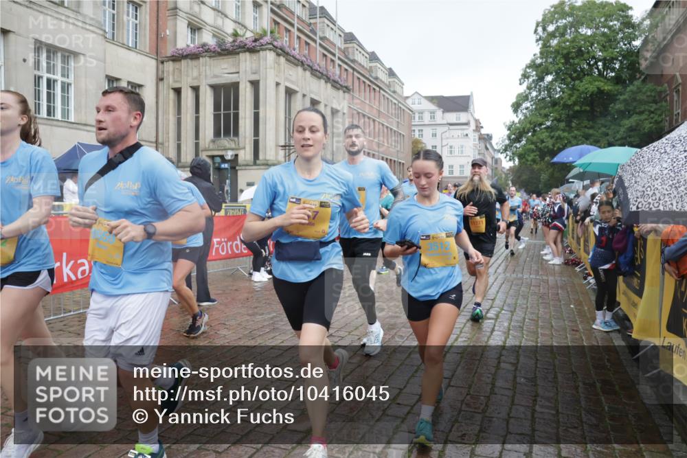 13.09.2026 - Kiel Lauf Yannick Fuchs http://msf.ph/oto/10416045 13.09.2026 10:48:02 Ziel 596, 696, 995, 1059, 1273, 1586, 2625, 2712, 3012, 3014, 3715, 4713, 4720, 6418, 6507, 7104, 7212, 7668, 8737, 9915, 10634, 10933, 11098, 11596, 11603, 11718, 12758, 335, 365, 708, 917, 1059, 1944, 3306, 3512, 3565, 3682, 3745, 4077, 4096, 4149, 4187, 4425, 4583, 5239, 5240, 5573, 5747, 5787, 5980, 6005, 6036, 6235, 6384, 6778, 6792, 6904, 6940, 6946, 6949, 6967, 6978, 7001, 7632, 8387, 9076, 9104, 10651, 11705, 11724, 12593, 199, 960, 1564, 1644, 2097, 2253, 2183, 4070 meine-sportfotos.de
