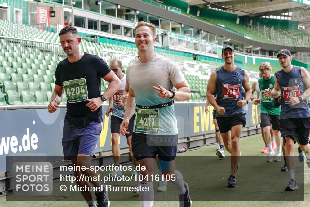 13.09.2026 - 21. swb-Marathon Bremen Michael Burmester http://msf.ph/oto/10416105 13.09.2026 12:58:15 Laufen im Stadion 141, 148, 226, 334, 511, 672, 769, 776, 789, 790, 857, 909, 972, 1010, 1119, 1191, 1199, 1254, 1281, 1535, 1642, 1647, 1752, 1809, 1881, 1900, 1931, 1933, 2046, 2051, 2075, 2324, 2343, 2367, 2371, 2397, 2402, 2423, 2425, 2493, 2577, 2640, 2771, 2807, 2885, 2903, 2904, 3021, 3051, 3078, 3098, 3120, 3138, 3148, 3182, 3186, 3233, 3319, 3338, 3435, 3450, 3458, 3514, 3534, 3560, 3634, 3655, 3685, 3690, 3695, 3760, 3866, 3933, 3934, 3939, 4101, 4316, 4319, 205 meine-sportfotos.de