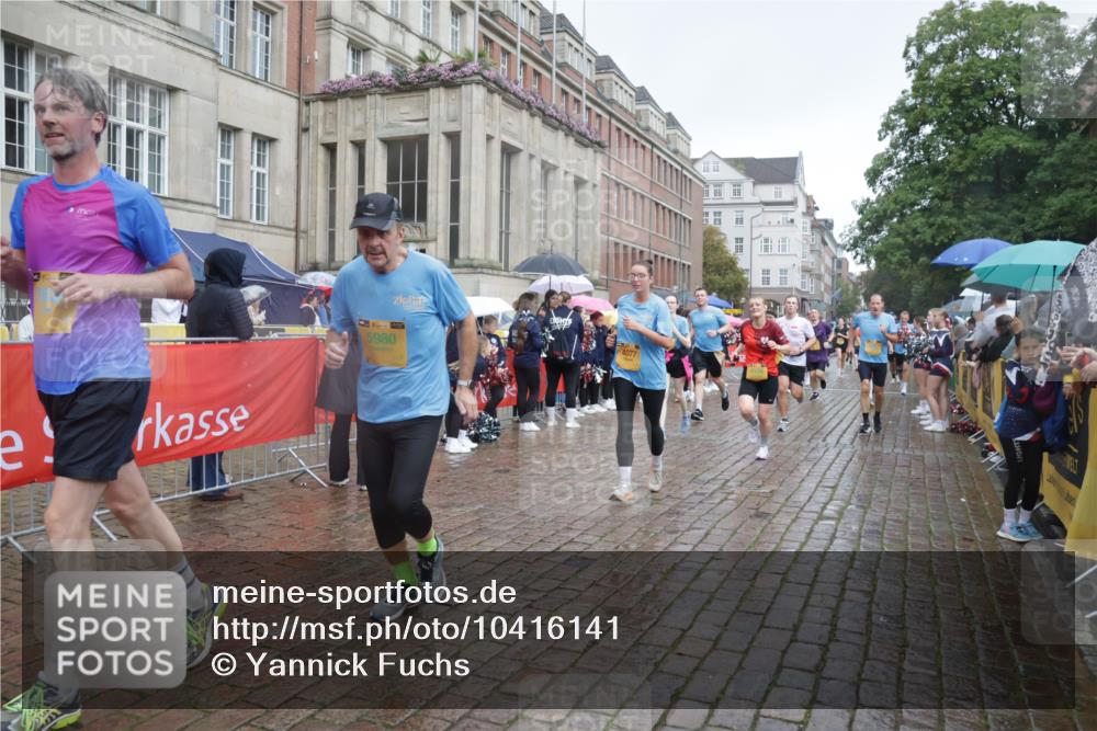 13.09.2026 - Kiel Lauf Yannick Fuchs http://msf.ph/oto/10416141 13.09.2026 10:48:07 Ziel 596, 960, 995, 1273, 1586, 1595, 1644, 2625, 2712, 3012, 3014, 4553, 4720, 4896, 6418, 6507, 6760, 7104, 7212, 7668, 8737, 10234, 10634, 10672, 10933, 11098, 11596, 11718, 335, 696, 708, 1059, 1944, 3565, 3682, 3715, 4077, 4096, 4425, 4583, 4713, 5240, 5747, 5787, 5980, 6005, 6036, 6384, 6778, 6904, 6946, 6949, 6967, 6978, 7001, 7632, 8387, 9076, 9104, 9915, 10651, 11705, 11724, 12593, 199, 473, 854, 1161, 1322, 1564, 2097, 2253, 4070 meine-sportfotos.de