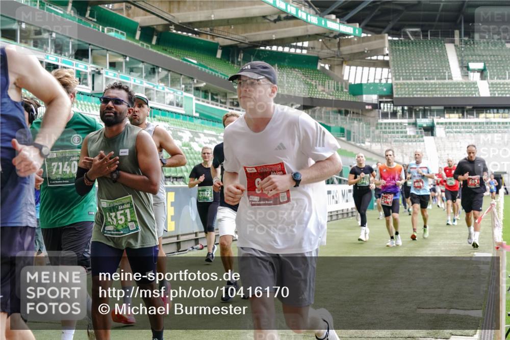 13.09.2026 - 21. swb-Marathon Bremen Michael Burmester http://msf.ph/oto/10416170 13.09.2026 12:58:17 Laufen im Stadion 141, 148, 226, 334, 511, 672, 776, 789, 790, 857, 909, 972, 1010, 1119, 1191, 1199, 1254, 1281, 1535, 1642, 1647, 1752, 1809, 1881, 1900, 1931, 1933, 2046, 2051, 2075, 2324, 2343, 2367, 2371, 2397, 2402, 2423, 2425, 2493, 2577, 2640, 2771, 2807, 2885, 2903, 2904, 2979, 3021, 3051, 3078, 3098, 3120, 3138, 3148, 3182, 3186, 3233, 3319, 3338, 3435, 3450, 3514, 3534, 3560, 3634, 3655, 3685, 3690, 3695, 3760, 3866, 3933, 3934, 3939, 4101, 4316, 4319, 205 meine-sportfotos.de