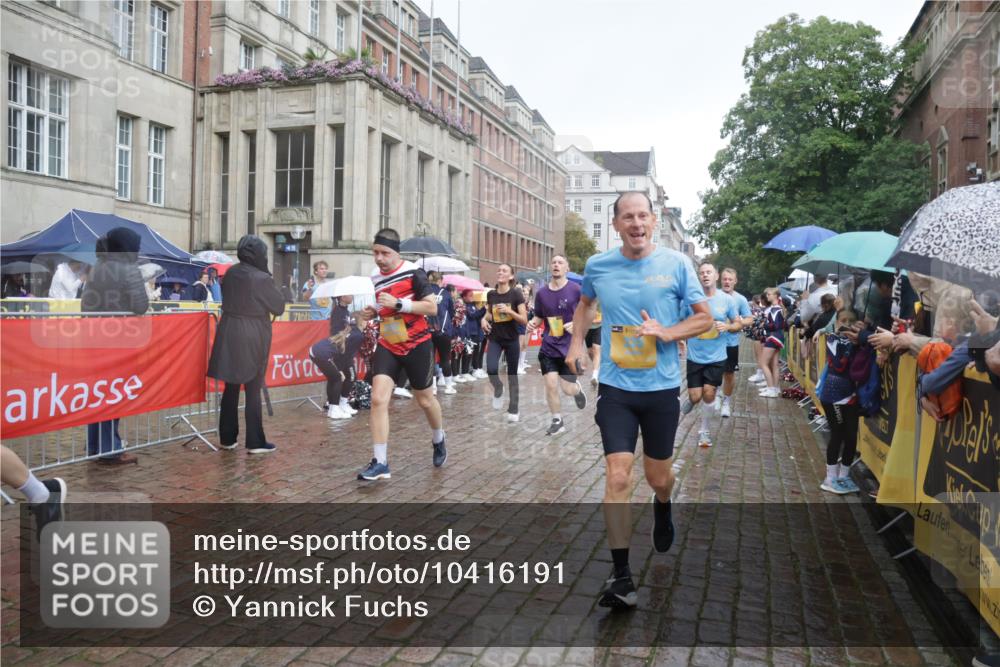 13.09.2026 - Kiel Lauf Yannick Fuchs http://msf.ph/oto/10416191 13.09.2026 10:48:10 Ziel 596, 960, 1273, 1586, 1595, 1644, 2097, 2253, 2712, 3012, 3014, 3738, 4553, 4720, 4736, 4896, 5447, 6000, 6418, 6760, 7212, 7326, 7668, 8737, 9972, 10234, 10265, 10672, 10933, 11098, 11104, 11349, 11596, 11718, 335, 596, 696, 708, 995, 1059, 1586, 1944, 2625, 3682, 3715, 4096, 4425, 4583, 4713, 5240, 5747, 5787, 6036, 6384, 6507, 6778, 6904, 6946, 6949, 6967, 6978, 7001, 7104, 8387, 9076, 9104, 9915, 10634, 10651, 11705, 11724, 12593, 199, 473, 854, 1161, 1322, 1564 meine-sportfotos.de