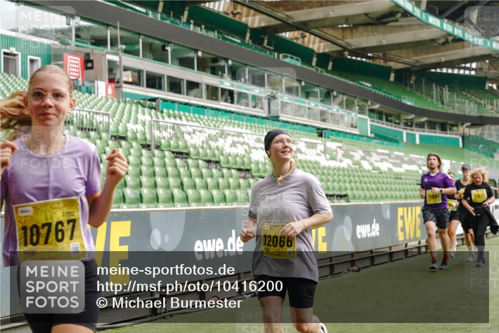 13.09.2026 - 21. swb-Marathon Bremen Michael Burmester http://msf.ph/oto/10416200 13.09.2026 10:42:04 Laufen im Stadion 10148, 10155, 10163, 10247, 10303, 10313, 10330, 10354, 10395, 10396, 10399, 10414, 10419, 10422, 10461, 10462, 10483, 10490, 10491, 10519, 10527, 10545, 10546, 10547, 10557, 10586, 10611, 10644, 10665, 10694, 10705, 10706, 10719, 10722, 10752, 10766, 10768, 10773, 10776, 10784, 10804, 10805, 10854, 10859, 10880, 10889, 10909, 10963, 10977, 11026, 11027, 11041, 11043, 11048, 11078, 11084, 11085, 11090, 11097, 11098, 11140, 11192 meine-sportfotos.de
