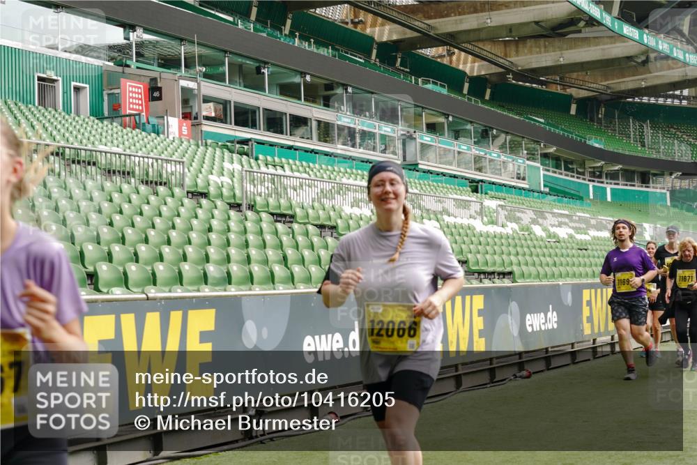 13.09.2026 - 21. swb-Marathon Bremen Michael Burmester http://msf.ph/oto/10416205 13.09.2026 10:42:04 Laufen im Stadion 10148, 10155, 10163, 10247, 10303, 10313, 10330, 10354, 10395, 10396, 10399, 10414, 10419, 10422, 10461, 10462, 10483, 10490, 10491, 10519, 10527, 10545, 10546, 10547, 10557, 10586, 10611, 10644, 10665, 10694, 10705, 10706, 10719, 10722, 10752, 10766, 10768, 10773, 10776, 10784, 10804, 10805, 10854, 10859, 10880, 10889, 10909, 10963, 10977, 11026, 11027, 11041, 11043, 11048, 11078, 11084, 11085, 11090, 11097, 11098, 11140, 11192 meine-sportfotos.de