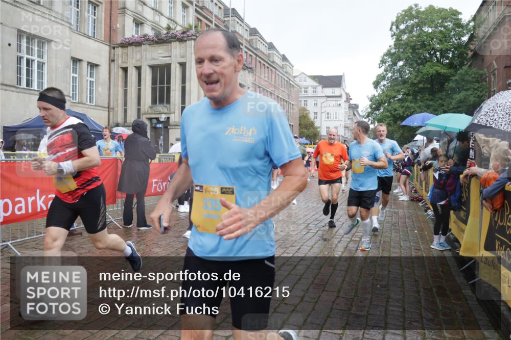 13.09.2026 - Kiel Lauf Yannick Fuchs http://msf.ph/oto/10416215 13.09.2026 10:48:11 Ziel 960, 1273, 1595, 1644, 2001, 2097, 2253, 2712, 3012, 3014, 3738, 4553, 4720, 4736, 4896, 5447, 6000, 6418, 6760, 7212, 7326, 7668, 8737, 9972, 10234, 10265, 10672, 10933, 11098, 11104, 11349, 11596, 11718, 335, 596, 696, 708, 995, 1059, 1273, 1586, 1944, 2625, 3682, 3715, 4096, 4425, 4583, 4713, 5240, 5747, 5787, 6036, 6384, 6418, 6507, 6778, 6904, 6946, 6949, 6967, 6978, 7001, 7104, 8387, 9076, 9915, 10634, 10651, 11705, 11724, 12593, 199, 473, 854, 1161, 1322, 1564 meine-sportfotos.de