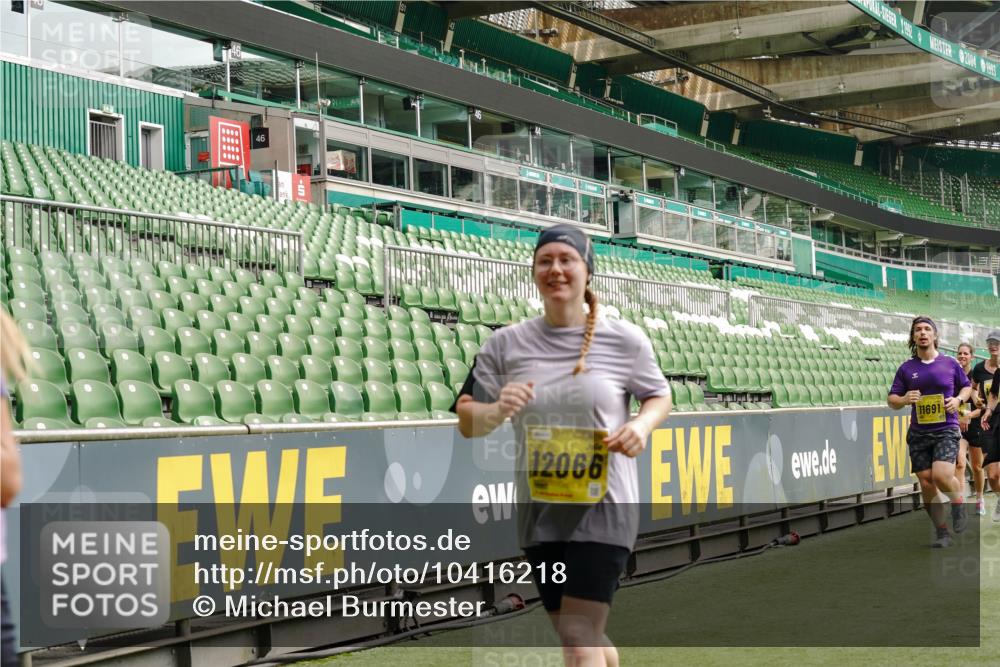 13.09.2026 - 21. swb-Marathon Bremen Michael Burmester http://msf.ph/oto/10416218 13.09.2026 10:42:04 Laufen im Stadion 10148, 10155, 10163, 10247, 10303, 10313, 10330, 10354, 10395, 10396, 10399, 10414, 10419, 10422, 10461, 10462, 10483, 10490, 10491, 10519, 10527, 10545, 10546, 10547, 10557, 10586, 10611, 10644, 10665, 10694, 10705, 10706, 10719, 10722, 10752, 10766, 10768, 10773, 10776, 10784, 10804, 10805, 10854, 10859, 10880, 10889, 10909, 10963, 10977, 11026, 11027, 11041, 11043, 11048, 11078, 11084, 11085, 11090, 11097, 11098, 11140, 11192 meine-sportfotos.de
