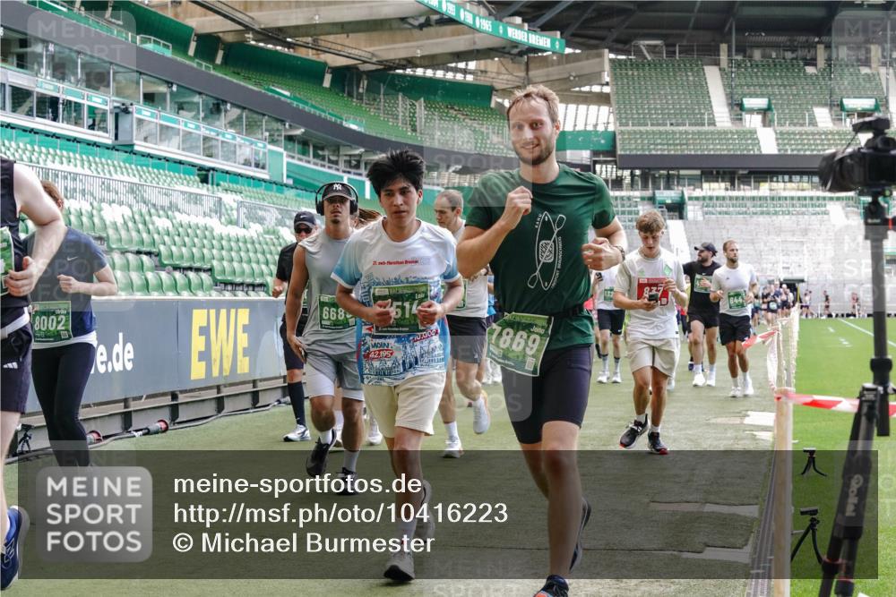 13.09.2026 - 21. swb-Marathon Bremen Michael Burmester http://msf.ph/oto/10416223 13.09.2026 13:19:40 Laufen im Stadion 333, 464, 486, 512, 546, 921, 938, 1066, 1129, 1156, 1409, 1431, 1446, 1506, 1697, 1756, 1765, 1815, 1916, 2010, 2028, 2064, 2123, 2137, 2224, 2240, 2294, 2315, 2349, 2453, 2501, 2533, 2557, 2563, 2614, 2622, 2626, 2689, 2694, 2695, 2702, 2703, 2722, 2756, 2786, 2843, 2845, 2857, 2879, 2944, 2983, 2999, 3017, 3018, 3031, 3035, 3036, 3037, 3046, 3059, 3072, 3096, 3100, 3116, 3139, 3189, 3198, 3243, 3263, 3264, 3285, 3287, 3310, 3315, 3619, 3740, 3879, 4478 meine-sportfotos.de