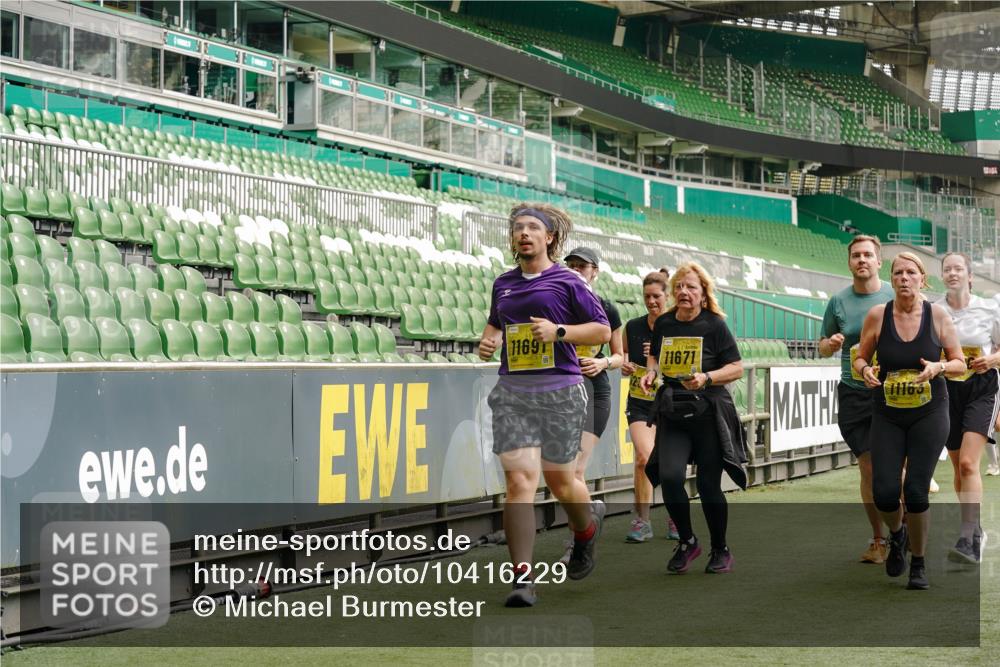 13.09.2026 - 21. swb-Marathon Bremen Michael Burmester http://msf.ph/oto/10416229 13.09.2026 10:42:06 Laufen im Stadion 10148, 10155, 10163, 10247, 10303, 10313, 10330, 10354, 10361, 10362, 10395, 10396, 10399, 10414, 10419, 10422, 10461, 10462, 10483, 10490, 10491, 10519, 10527, 10545, 10546, 10547, 10557, 10586, 10611, 10644, 10665, 10694, 10705, 10706, 10719, 10722, 10752, 10766, 10768, 10773, 10776, 10784, 10804, 10805, 10854, 10859, 10880, 10889, 10909, 10963, 10977, 11026, 11027, 11041, 11043, 11048, 11078, 11084, 11085, 11090, 11097, 11098, 11140, 11173, 11192 meine-sportfotos.de