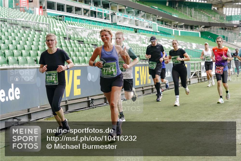 13.09.2026 - 21. swb-Marathon Bremen Michael Burmester http://msf.ph/oto/10416232 13.09.2026 12:58:19 Laufen im Stadion 141, 148, 191, 226, 334, 511, 672, 776, 789, 790, 857, 909, 972, 1010, 1119, 1191, 1199, 1254, 1281, 1535, 1642, 1647, 1752, 1809, 1881, 1900, 1931, 1933, 2046, 2051, 2075, 2324, 2343, 2367, 2371, 2397, 2402, 2423, 2425, 2493, 2577, 2640, 2771, 2807, 2827, 2885, 2903, 2904, 2979, 3021, 3051, 3078, 3098, 3120, 3138, 3148, 3182, 3186, 3233, 3319, 3338, 3435, 3450, 3514, 3534, 3560, 3634, 3655, 3685, 3690, 3695, 3760, 3866, 3933, 3934, 3939, 4101, 4316, 4319, 205 meine-sportfotos.de
