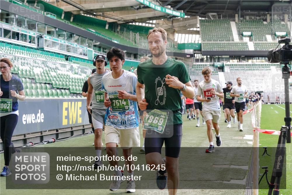 13.09.2026 - 21. swb-Marathon Bremen Michael Burmester http://msf.ph/oto/10416245 13.09.2026 13:19:40 Laufen im Stadion 333, 464, 486, 512, 546, 921, 938, 1066, 1129, 1156, 1409, 1431, 1446, 1506, 1697, 1756, 1765, 1815, 1916, 2010, 2028, 2064, 2123, 2137, 2224, 2240, 2294, 2315, 2349, 2453, 2501, 2533, 2557, 2563, 2614, 2622, 2626, 2689, 2694, 2695, 2702, 2703, 2722, 2756, 2786, 2843, 2845, 2857, 2879, 2944, 2983, 2999, 3017, 3018, 3031, 3035, 3036, 3037, 3046, 3059, 3072, 3096, 3100, 3116, 3139, 3189, 3198, 3243, 3263, 3264, 3285, 3287, 3310, 3315, 3619, 3740, 3879, 4478 meine-sportfotos.de