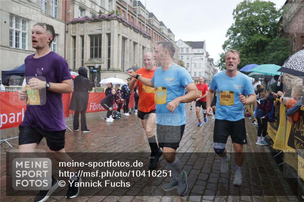 13.09.2026 - Kiel Lauf Yannick Fuchs http://msf.ph/oto/10416251 13.09.2026 10:48:12 Ziel 960, 1595, 1644, 2001, 2097, 2253, 2712, 3012, 3014, 3738, 4553, 4720, 4736, 4896, 5447, 6000, 6760, 7212, 7326, 7668, 8553, 8737, 9972, 10234, 10265, 10672, 10933, 11098, 11104, 11349, 11383, 11596, 11718, 335, 596, 696, 708, 995, 1059, 1273, 1586, 2625, 3682, 3715, 4096, 4425, 4583, 4713, 5240, 5747, 5787, 6036, 6384, 6418, 6507, 6778, 6904, 6946, 6949, 6967, 6978, 7001, 7104, 7668, 8387, 9076, 9915, 10634, 10651, 11705, 11724, 12593, 199, 473, 854, 1161, 1322, 1564 meine-sportfotos.de