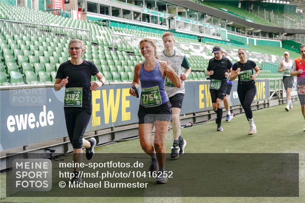 13.09.2026 - 21. swb-Marathon Bremen Michael Burmester http://msf.ph/oto/10416252 13.09.2026 12:58:20 Laufen im Stadion 141, 148, 191, 226, 334, 511, 672, 776, 789, 790, 857, 909, 972, 1010, 1119, 1191, 1199, 1254, 1281, 1535, 1642, 1647, 1752, 1809, 1881, 1900, 1931, 1933, 2046, 2051, 2075, 2210, 2324, 2343, 2367, 2371, 2397, 2402, 2423, 2425, 2493, 2577, 2640, 2771, 2807, 2827, 2885, 2903, 2904, 2979, 3021, 3051, 3078, 3098, 3120, 3138, 3148, 3182, 3186, 3233, 3319, 3338, 3435, 3450, 3514, 3534, 3560, 3634, 3655, 3685, 3690, 3695, 3760, 3866, 3933, 3934, 3939, 4101, 4316, 4319, 205 meine-sportfotos.de