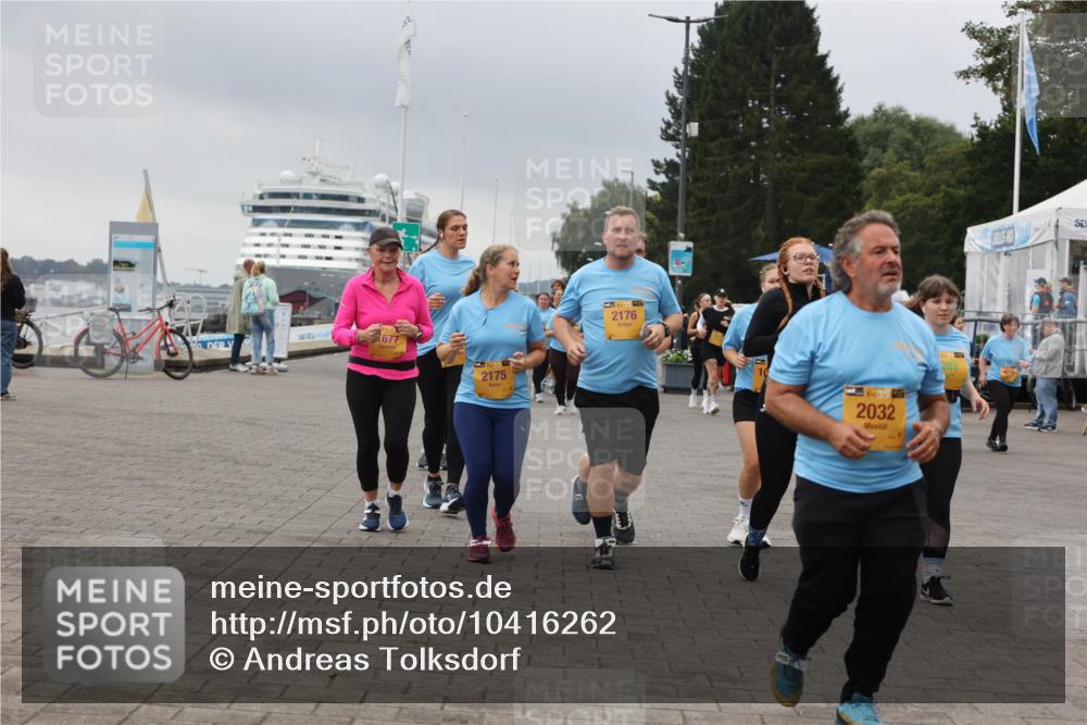 13.09.2026 - Kiel Lauf Andreas Tolksdorf http://msf.ph/oto/10416262 13.09.2026 10:07:08 Kiellinie 677, 2175, 2176, 1, 38, 2032 meine-sportfotos.de
