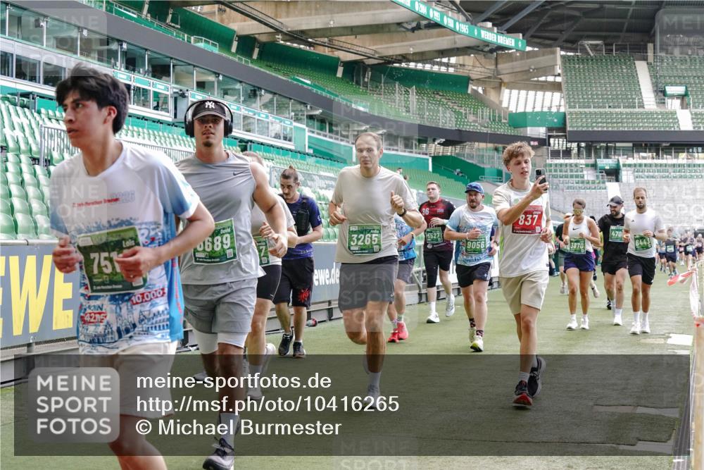 13.09.2026 - 21. swb-Marathon Bremen Michael Burmester http://msf.ph/oto/10416265 13.09.2026 13:19:41 Laufen im Stadion 333, 464, 486, 512, 546, 921, 938, 1066, 1129, 1156, 1409, 1431, 1446, 1506, 1697, 1756, 1765, 1815, 1916, 2010, 2028, 2064, 2123, 2137, 2224, 2240, 2294, 2315, 2349, 2453, 2501, 2533, 2557, 2563, 2614, 2622, 2626, 2689, 2694, 2695, 2702, 2703, 2722, 2756, 2786, 2843, 2845, 2857, 2879, 2944, 2983, 2999, 3017, 3018, 3031, 3035, 3036, 3037, 3046, 3059, 3072, 3096, 3100, 3116, 3139, 3189, 3198, 3243, 3263, 3264, 3285, 3287, 3310, 3315, 3619, 3879, 4478 meine-sportfotos.de