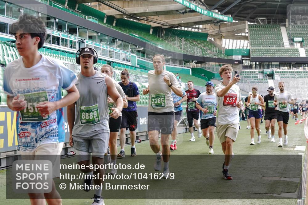 13.09.2026 - 21. swb-Marathon Bremen Michael Burmester http://msf.ph/oto/10416279 13.09.2026 13:19:41 Laufen im Stadion 333, 464, 486, 512, 546, 921, 938, 1066, 1129, 1156, 1409, 1431, 1446, 1506, 1697, 1756, 1765, 1815, 1916, 2010, 2028, 2064, 2123, 2137, 2224, 2240, 2294, 2315, 2349, 2453, 2501, 2533, 2557, 2563, 2614, 2622, 2626, 2689, 2694, 2695, 2702, 2703, 2722, 2756, 2786, 2843, 2845, 2857, 2879, 2944, 2983, 2999, 3017, 3018, 3031, 3035, 3036, 3037, 3046, 3059, 3072, 3096, 3100, 3116, 3139, 3189, 3198, 3243, 3263, 3264, 3285, 3287, 3310, 3315, 3619, 3879, 4478 meine-sportfotos.de