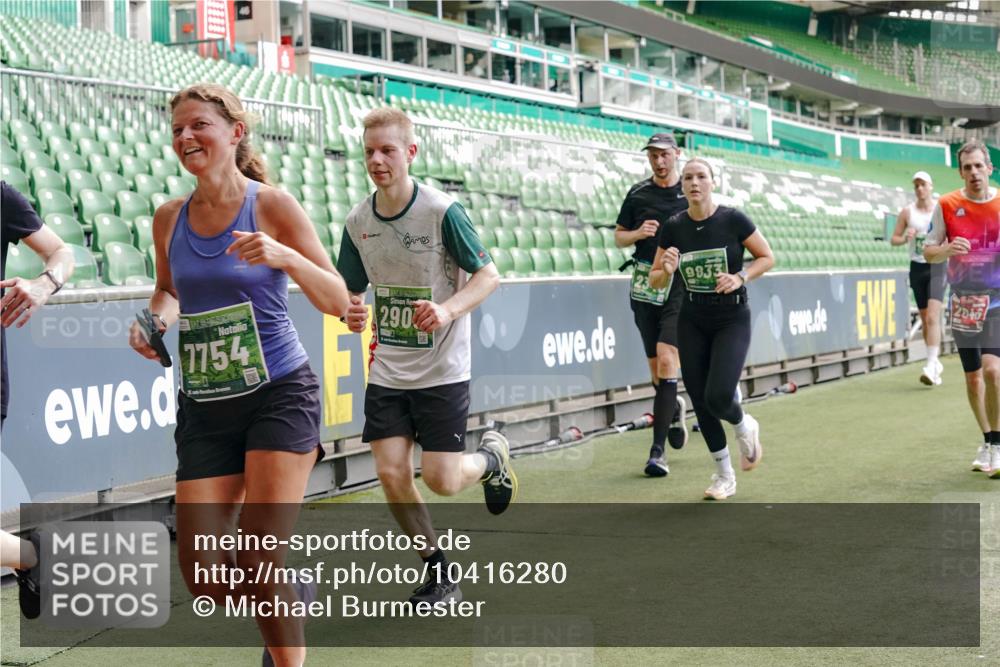 13.09.2026 - 21. swb-Marathon Bremen Michael Burmester http://msf.ph/oto/10416280 13.09.2026 12:58:20 Laufen im Stadion 141, 148, 191, 226, 334, 511, 672, 776, 789, 790, 857, 909, 972, 1010, 1119, 1191, 1199, 1254, 1281, 1535, 1642, 1647, 1752, 1809, 1881, 1900, 1931, 1933, 2046, 2051, 2075, 2210, 2324, 2343, 2367, 2371, 2397, 2402, 2423, 2425, 2493, 2577, 2640, 2771, 2807, 2827, 2885, 2903, 2904, 2979, 3021, 3051, 3078, 3098, 3120, 3138, 3148, 3182, 3186, 3233, 3319, 3338, 3435, 3450, 3514, 3534, 3560, 3634, 3655, 3685, 3690, 3695, 3760, 3866, 3933, 3934, 3939, 4101, 4316, 4319, 205 meine-sportfotos.de