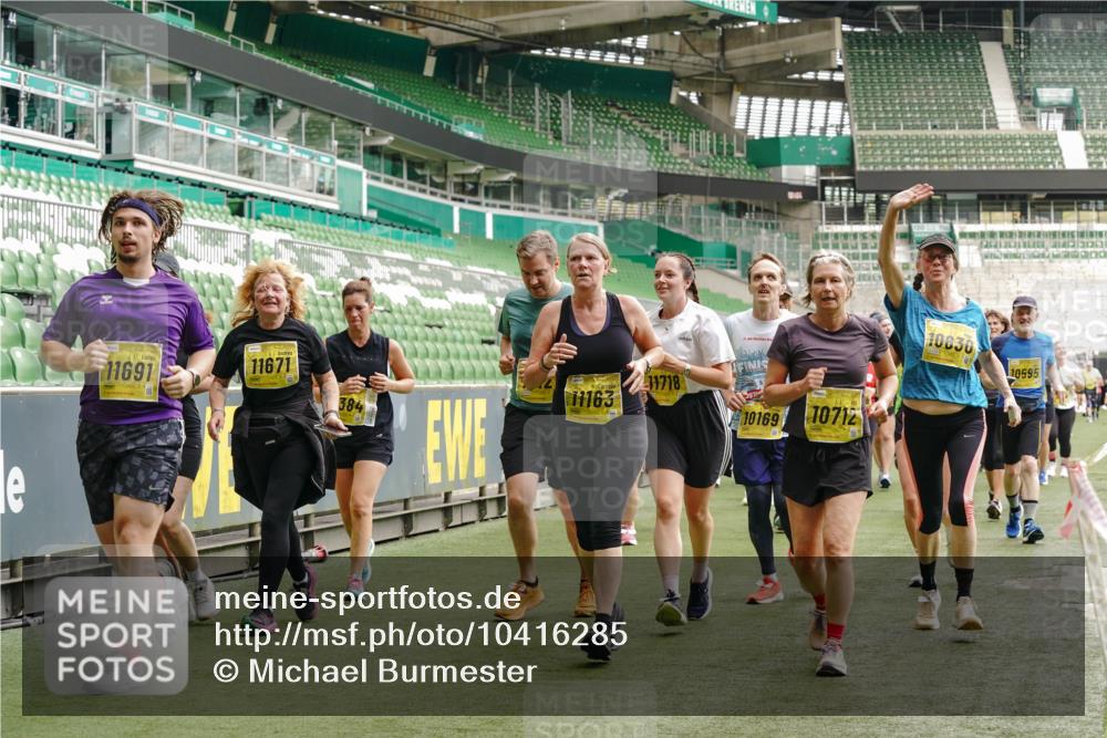 13.09.2026 - 21. swb-Marathon Bremen Michael Burmester http://msf.ph/oto/10416285 13.09.2026 10:42:07 Laufen im Stadion 10148, 10155, 10163, 10247, 10303, 10313, 10330, 10354, 10361, 10362, 10395, 10396, 10399, 10414, 10419, 10422, 10461, 10462, 10483, 10490, 10491, 10519, 10527, 10545, 10546, 10547, 10557, 10586, 10611, 10644, 10665, 10694, 10705, 10706, 10719, 10722, 10752, 10766, 10768, 10773, 10776, 10784, 10804, 10805, 10854, 10859, 10880, 10889, 10909, 10963, 10977, 11026, 11027, 11041, 11043, 11048, 11078, 11084, 11085, 11090, 11097, 11098, 11140, 11173, 11192 meine-sportfotos.de