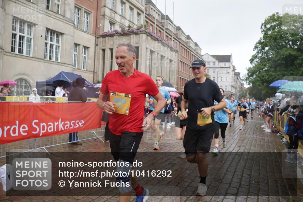 13.09.2026 - Kiel Lauf Yannick Fuchs http://msf.ph/oto/10416292 13.09.2026 10:48:15 Ziel 199, 960, 1595, 1644, 2001, 2097, 2253, 2712, 3738, 4553, 4720, 4736, 4896, 5116, 5447, 6000, 6760, 7212, 7326, 8553, 8737, 9972, 10234, 10265, 10672, 10933, 11005, 11104, 11349, 11383, 11596, 11718, 12263, 596, 696, 708, 995, 1059, 1273, 1586, 2625, 3012, 3014, 3682, 3715, 4425, 4583, 4713, 5240, 5747, 6036, 6384, 6418, 6507, 6778, 6904, 6949, 6967, 7001, 7104, 7668, 8387, 9076, 9915, 10634, 10651, 11705, 11724, 12593, 473, 854, 1161, 1322, 1564 meine-sportfotos.de